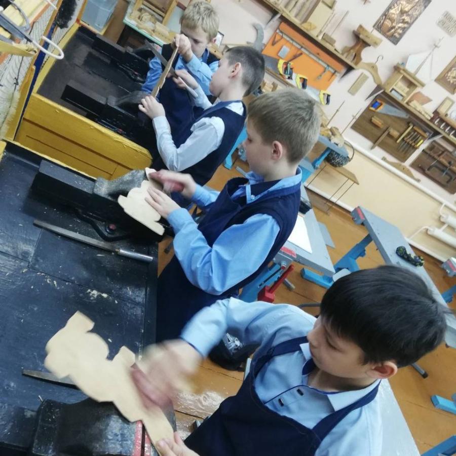 Настоящие мастера: уроки трудового обучения для мальчиков 6-9 классов