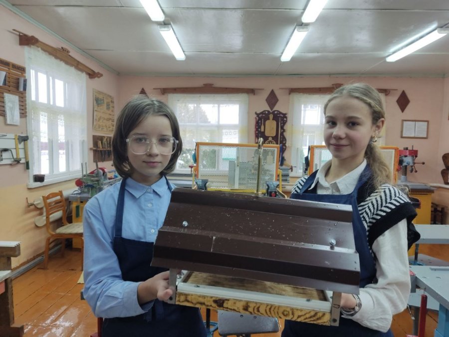  Забота о пернатых друзьях: в нашей школе прошла «Трудовая суббота»